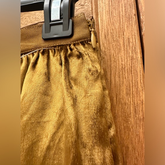 Club Monaco Size 2 Gold “Amber” skirt with white lace. Brand new with tags. - Picture 9 of 10